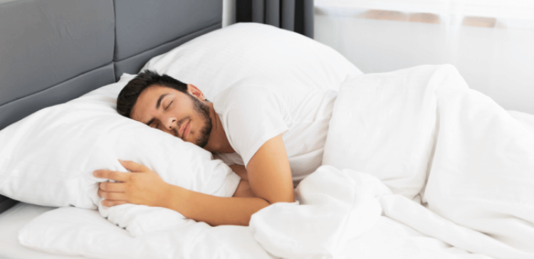 hombre-dormir-siesta-beneficios-recomendaciones-1