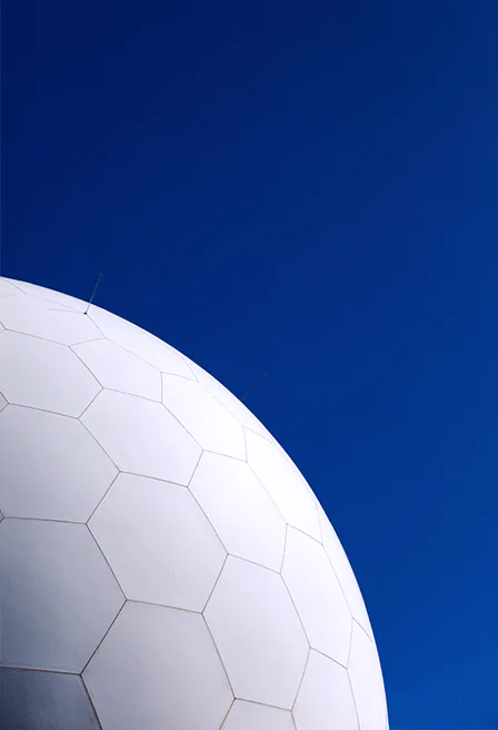 Cúpula del observatorio y al fondo el cielo